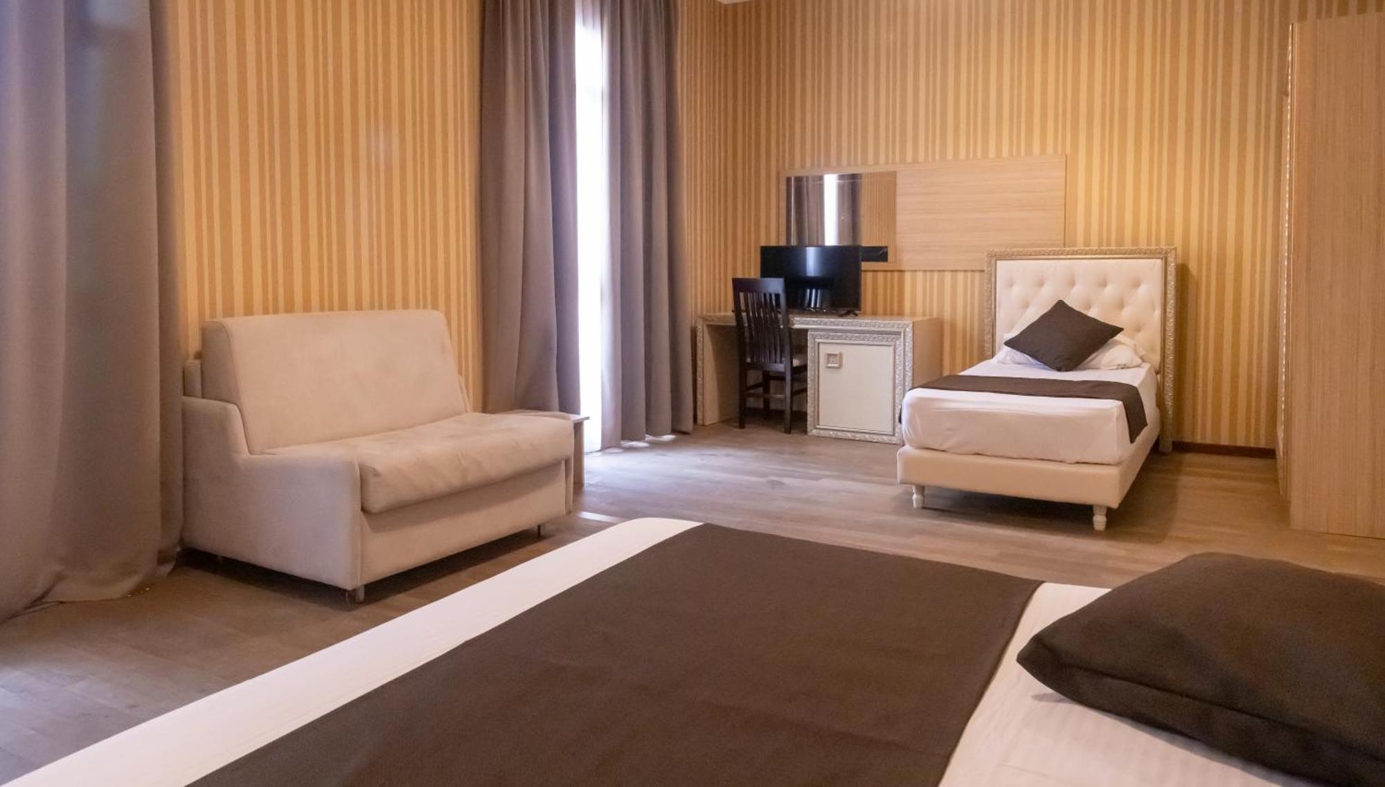 Amh Hotel Durrës Extérieur photo