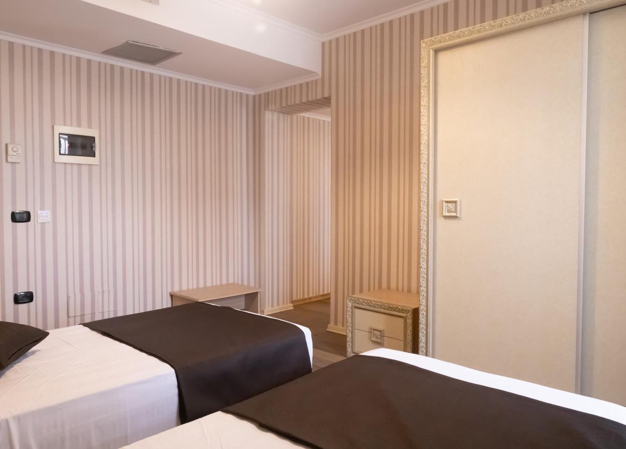 Amh Hotel Durrës Extérieur photo