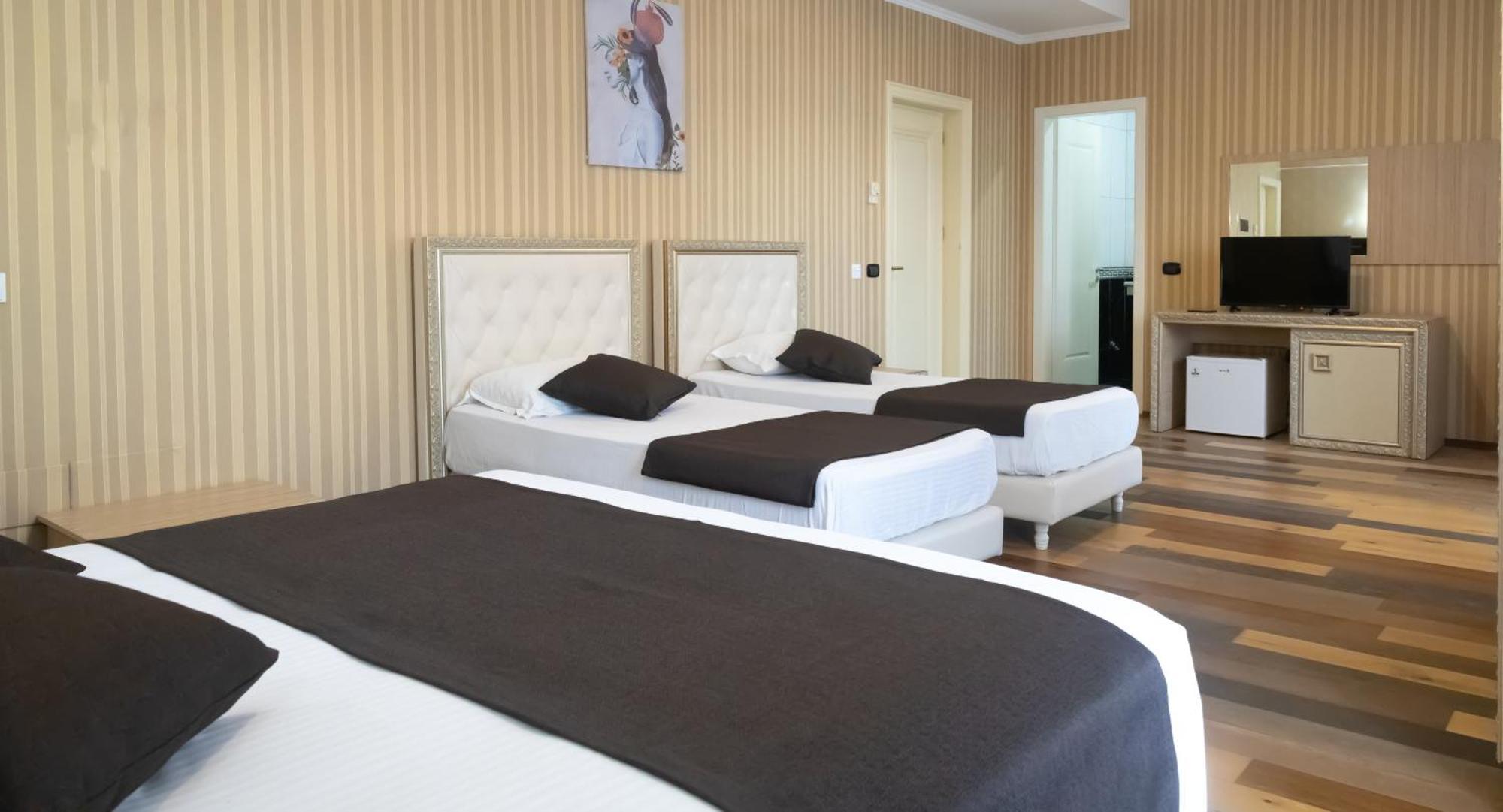Amh Hotel Durrës Extérieur photo