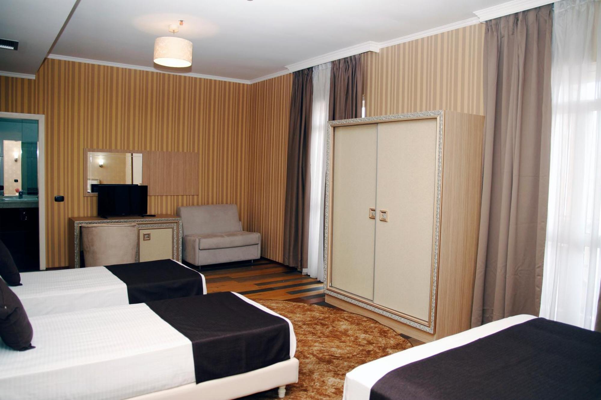 Amh Hotel Durrës Extérieur photo